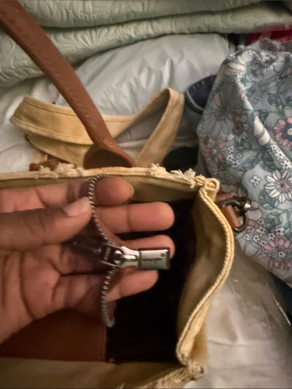 Wrangler Beige Canvas Tote with Brown Trim and Braided Handles - Picture 6 of 14